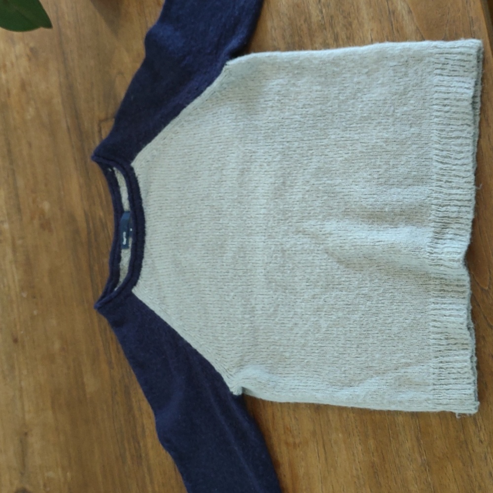 Grey/navy long-sleeved light sweater